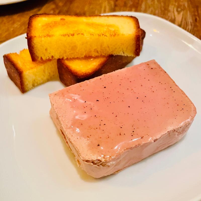 白レバｰのパテ　自家製ブリオッシュ添え(神田ワイン食堂パパン)