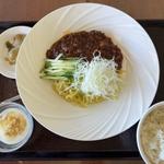 ジャージャー麺(ピートダイ ゴルフクラブ ビップコース レストラン )