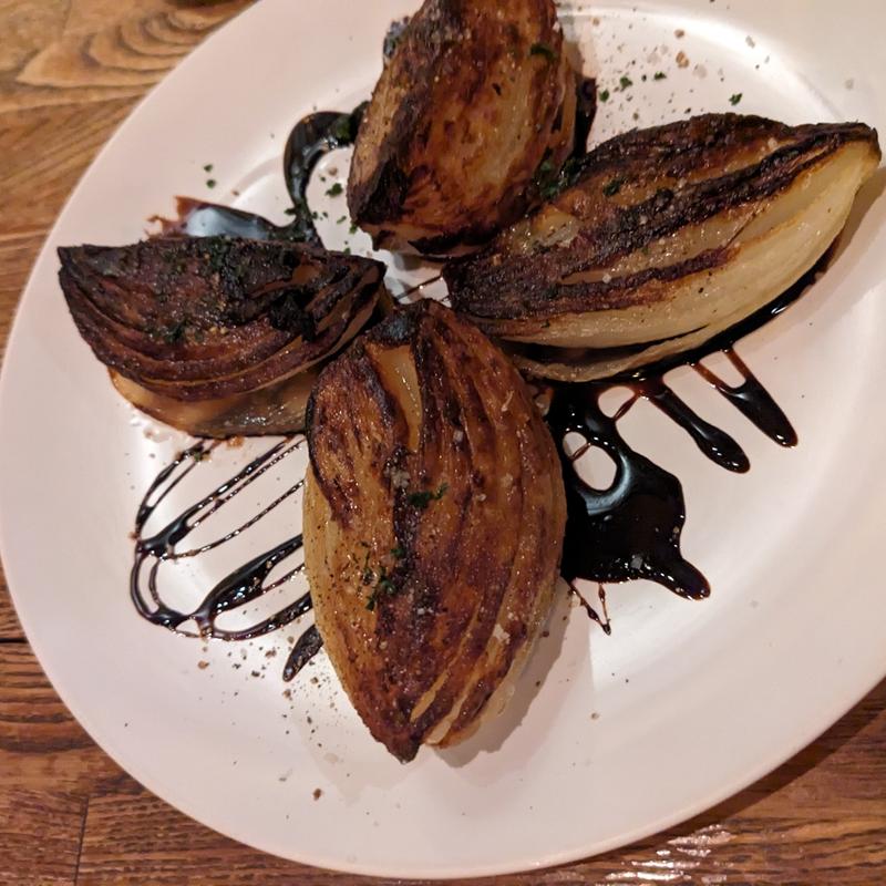 丸ごとタマネギのロースト(神田ワイン食堂パパン)