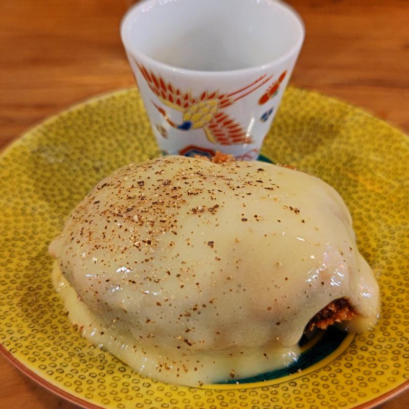 とろけ～るカルボナーラメンチカツ(和い和いイタリアン酒場 とんとんとんきぃ)