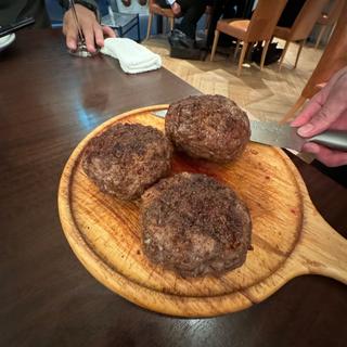 ハンバーグ(肉塊UNO 溜池山王店)