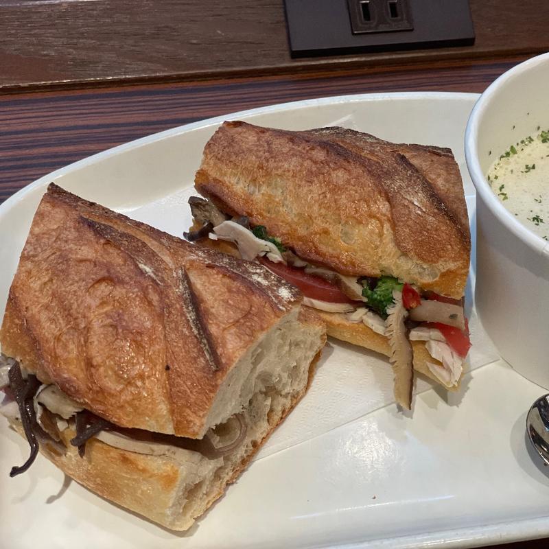 バジルチキンときのこのサンド(メゾンカイザー ボーノ相模大野店)