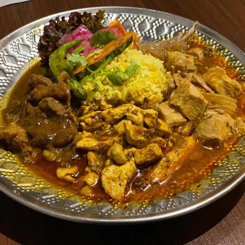皮付ポークカレー酸辣仕立て×四川麻婆豆腐カリィ×ラムカリィ(大衆中遊華食堂 八戒)
