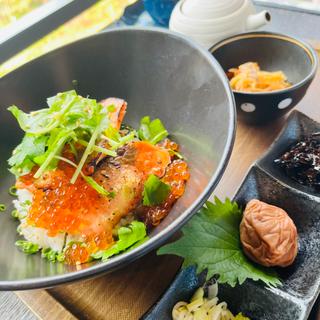 西京鮭といくらご飯(cafe KOMON 湖紋)
