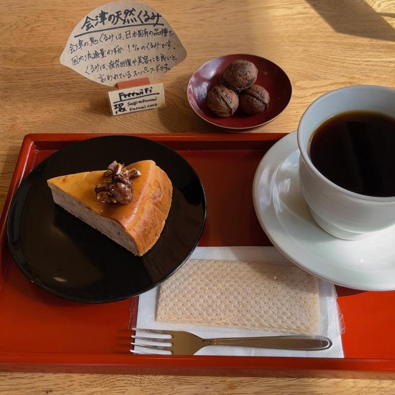 天然胡桃のチーズケーキ(カフェ杉と胡桃)