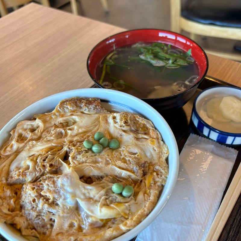 カツ丼+牡蠣汁大盛(セリ付)(ももや)