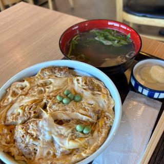 カツ丼+牡蠣汁大盛(セリ付)(ももや)