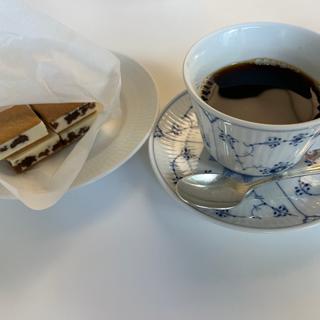 (六花亭 札幌本店)