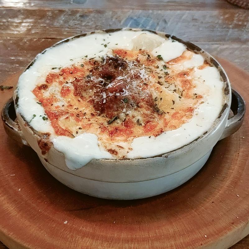 自家製ボロネーゼとポテトのグラタン(TONDAMACHI CAFE)