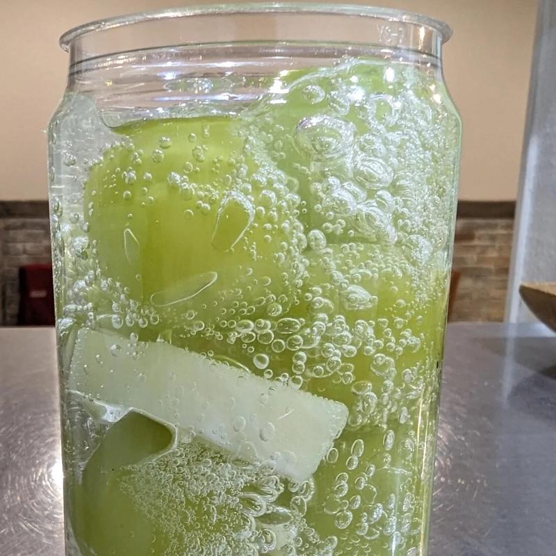 シャインマスカットとパイナップルのシュワシュワゼリー(る・しえる)