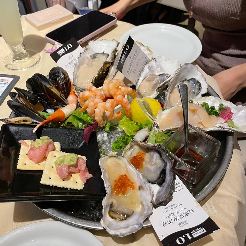 生牡蠣の盛合わせ(オイスタールーム 名古屋ラシック店)