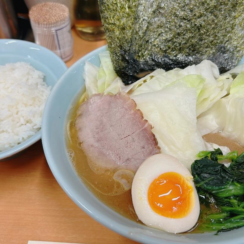 ラーメン並 キャベツトッピング(横浜ラーメン 武蔵家 綾瀬店 )