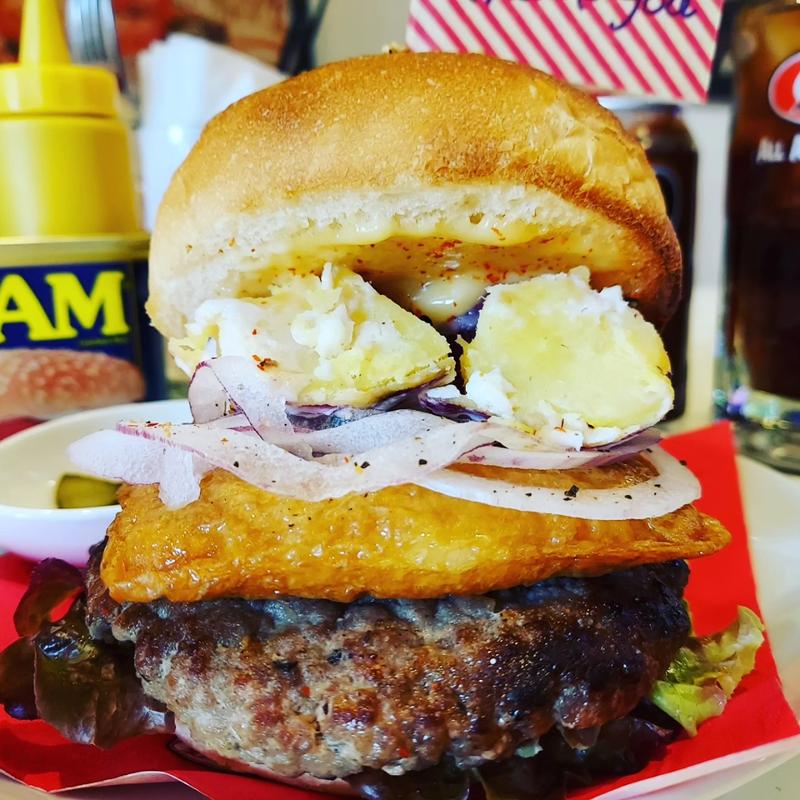 もちいなり&サツマイモクリチの秋バーガー(13Diner)