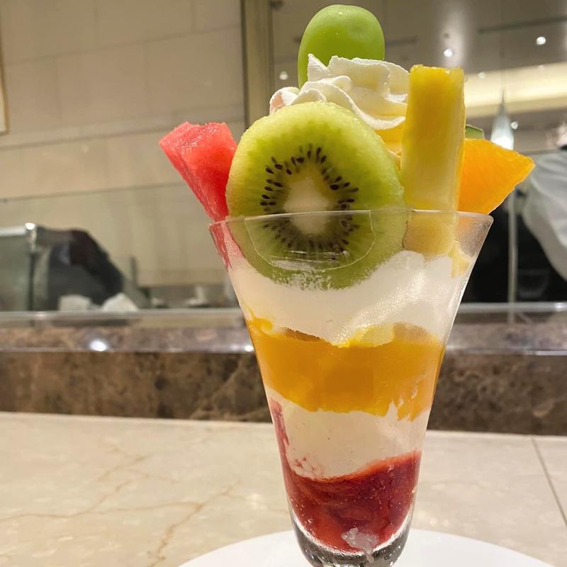 フルーツパフェ(千疋屋総本店フルーツパーラー)