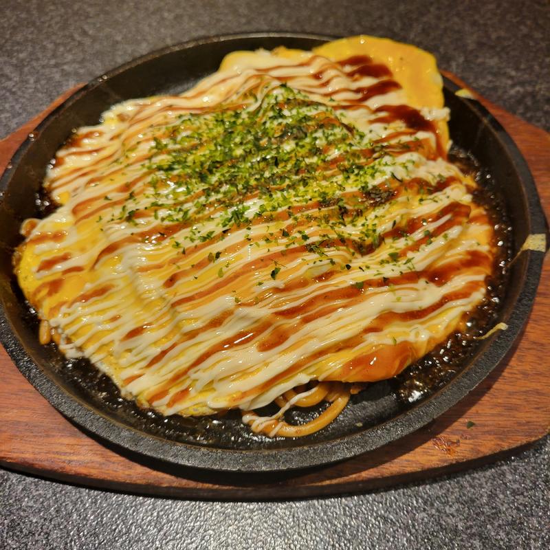 卵とろりオムそば(お好み鉄板居酒屋 ＤＯＮ)