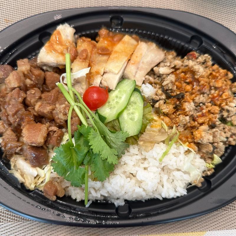 カオラートゲーン(3種)(亜細亜食堂 Tinker)