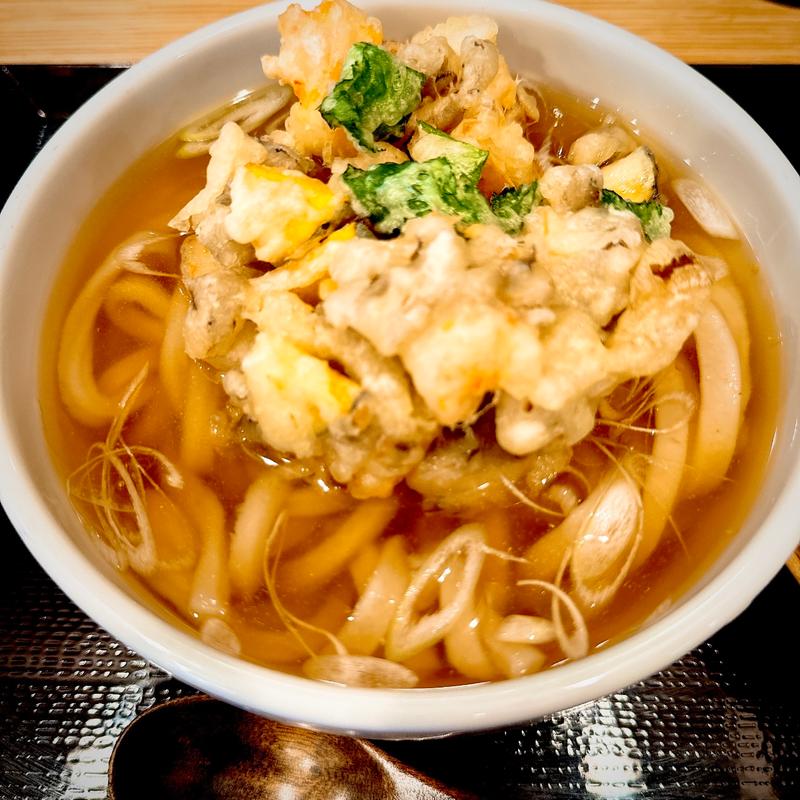 舞茸と海老のかき揚げ温うどん(手打ちうどん 麦ヶ丘)