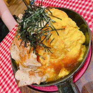 焦し醤油のオムライスとチキンステーキ(ラケル グランエミオ所沢店)