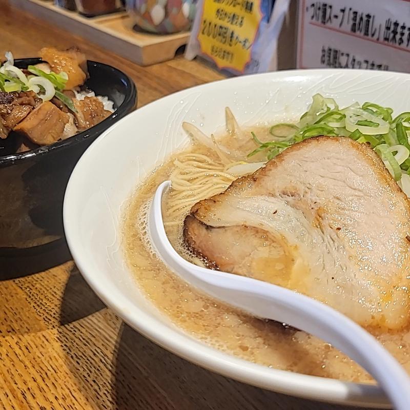 醤油豚骨らーめん(でびっと 中延本店)