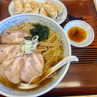 チャーシュー麺(1.5玉)と焼き餃子(ぎょうざの満洲 新所沢西口店)