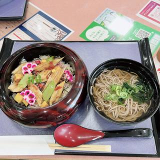 穴子ちらし寿司とミニ蕎麦(大津カントリークラブ東コース )