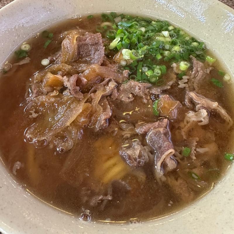 肉うどん(天領うどん 梶木店 （てんりょううどん）)