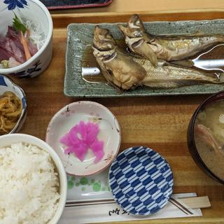 本日の煮魚定食（ハタハタ）