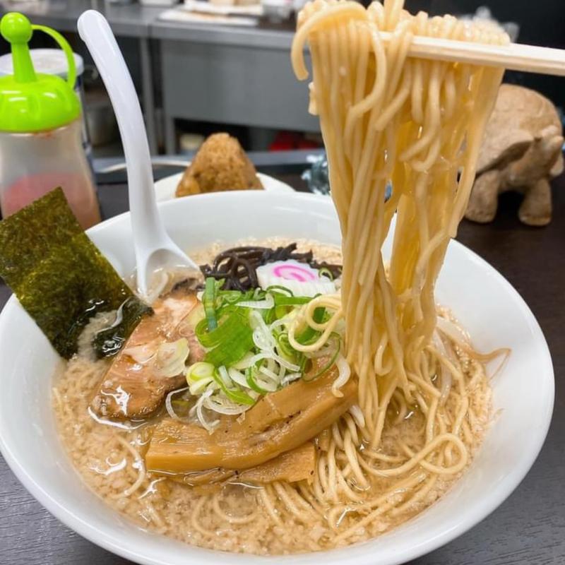 朝ラーメン 豚背脂らぁ麺(らぁ麺亀我楽（きがら）)