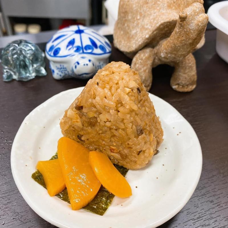 炊き込みおにぎり(らぁ麺亀我楽（きがら）)