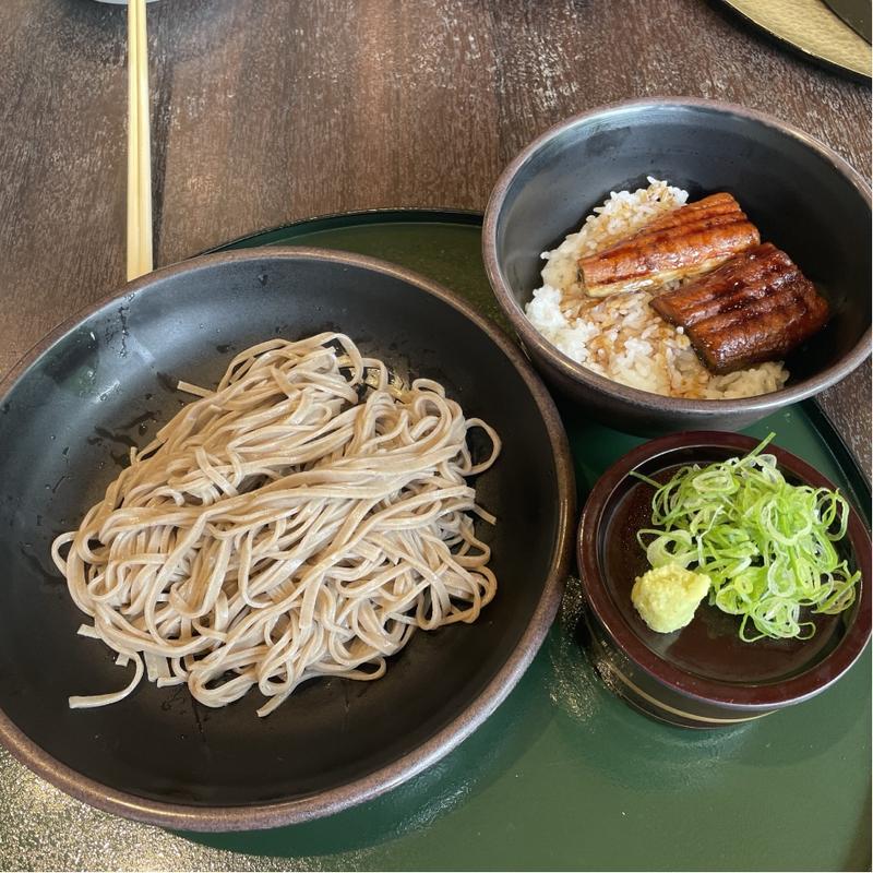 うなぎ蒲焼丼と冷し蕎麦(セントラルゴルフクラブ )