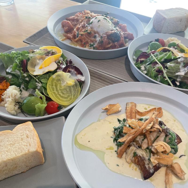 日替わりメインランチ➕大人も子供もナポリタンランチ(ビタレーザキッチン 吹田SST店 - Vitalezza Kitchen)