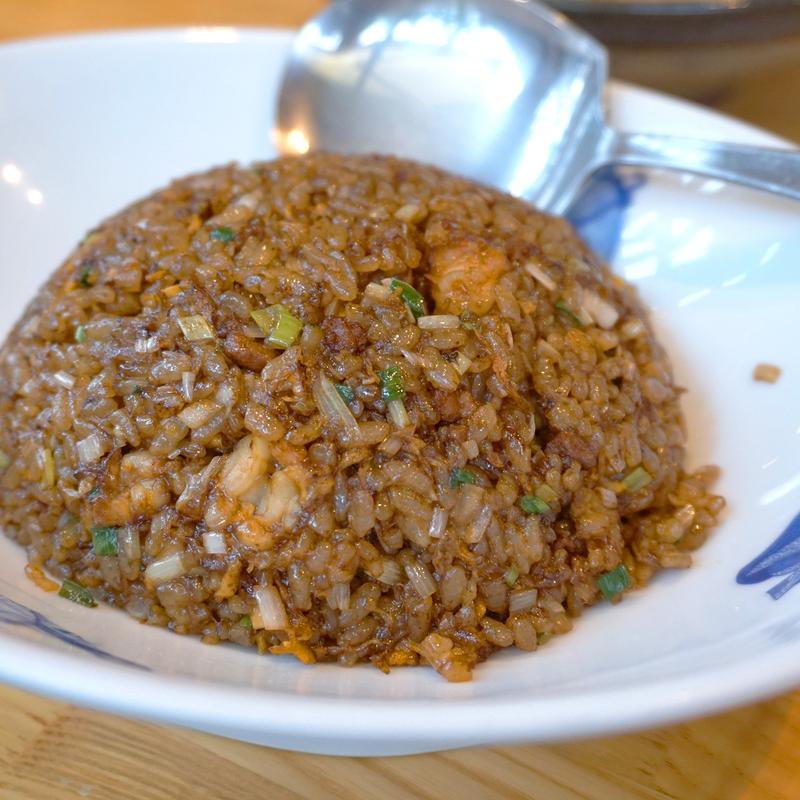 オイスターソースとたまり醤油の黒チャーハン(ハナチャイナ)