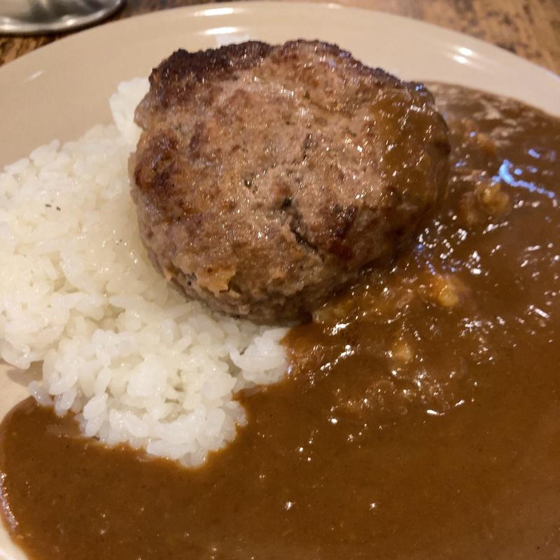 ハンバーグステーキカレー　サラダ付き(ボテロ)