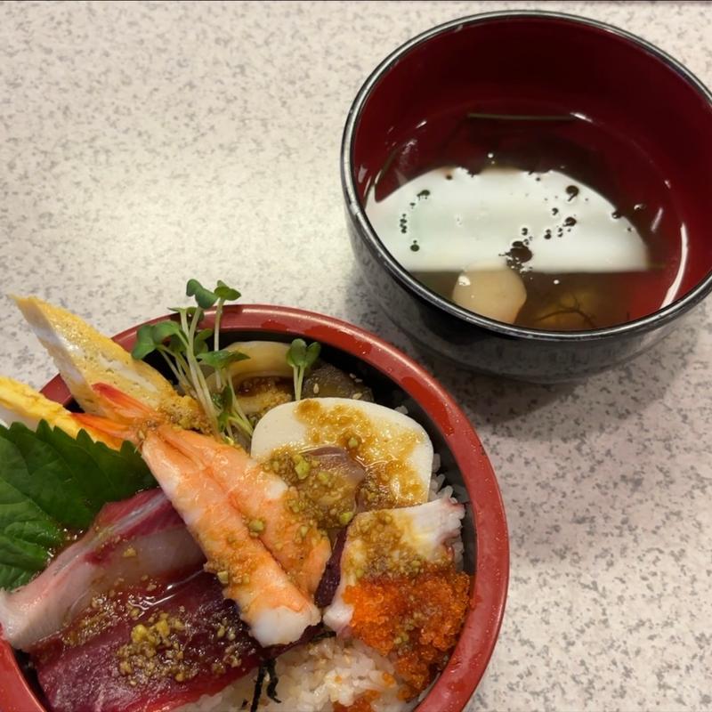 ランチ  ちらし寿司(新富鮨)