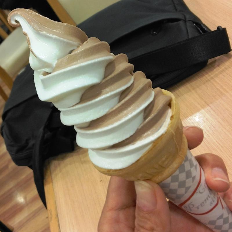 ミックスソフト(雪印パーラー 札幌新千歳空港店)