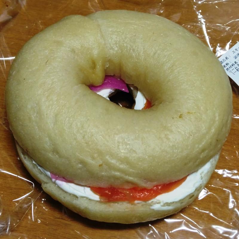 サンド スモークサーモンとクリームチーズ(北海道どさんこプラザ 札幌店)