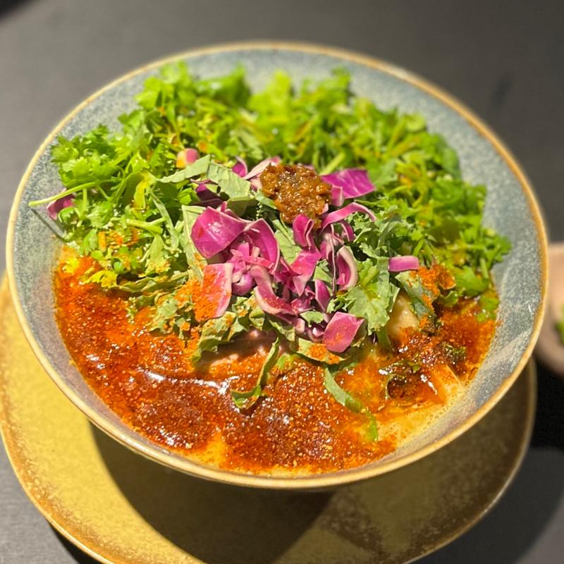 Curryヌードル（トッピング:山椒の実・パクチー）(tokyo花さんしょう)