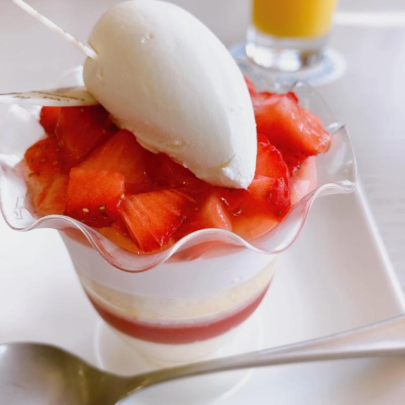 苺パフェ(RIGOLO DESSERT （リゴロ デセール）)