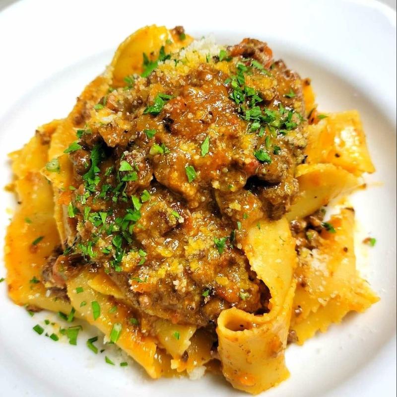 自家製バッパルデッレのボロネーゼ(トラットリア デニーロ)