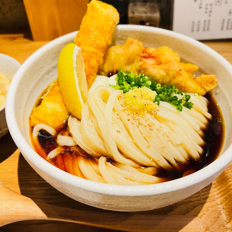 とり天と鯛ちくわ天と温泉たまごのぶっかけ(扇町うどん屋あすろう)