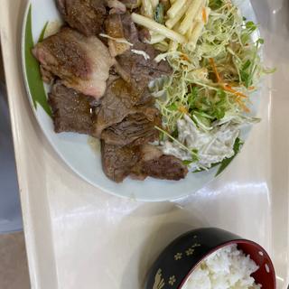 国産牛ステーキ定食(肉の東原ウイングポート店)