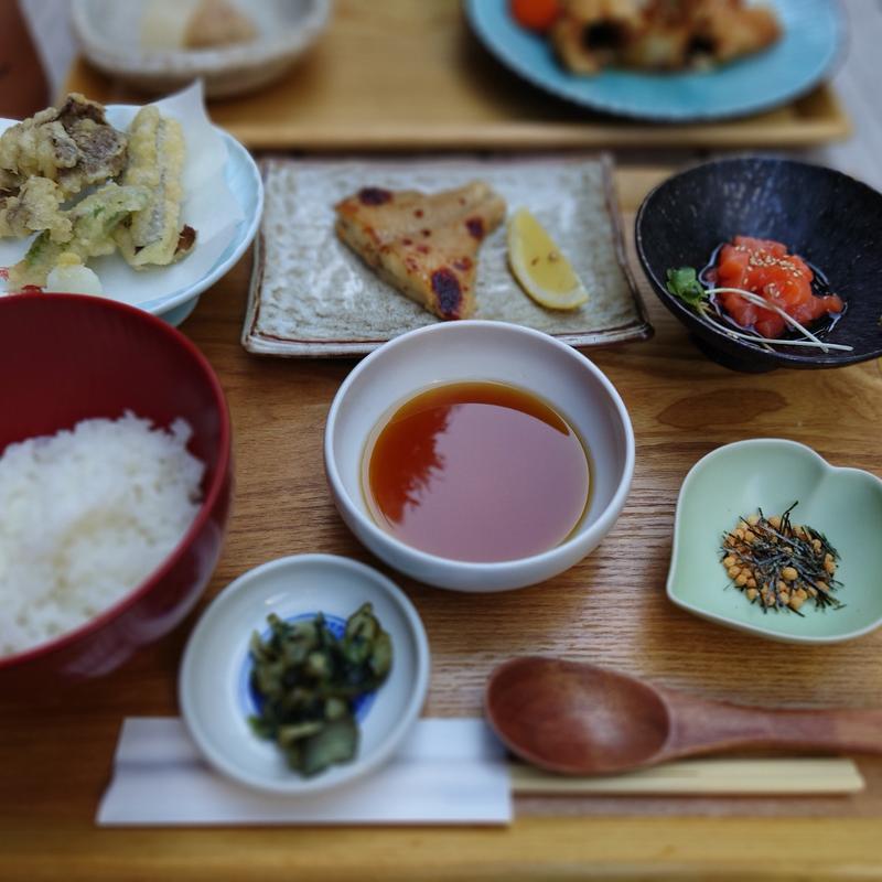 青森サーモンだし茶漬けとカレイ柚子西京焼き＆黒舞茸の天ぷら御膳(Japanese Restaurant KINZA)