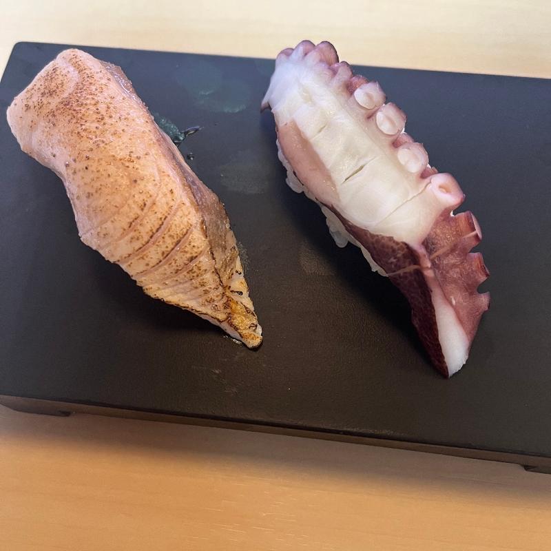 炙りサーモン、たこ(すしざんまい 池袋東口店)