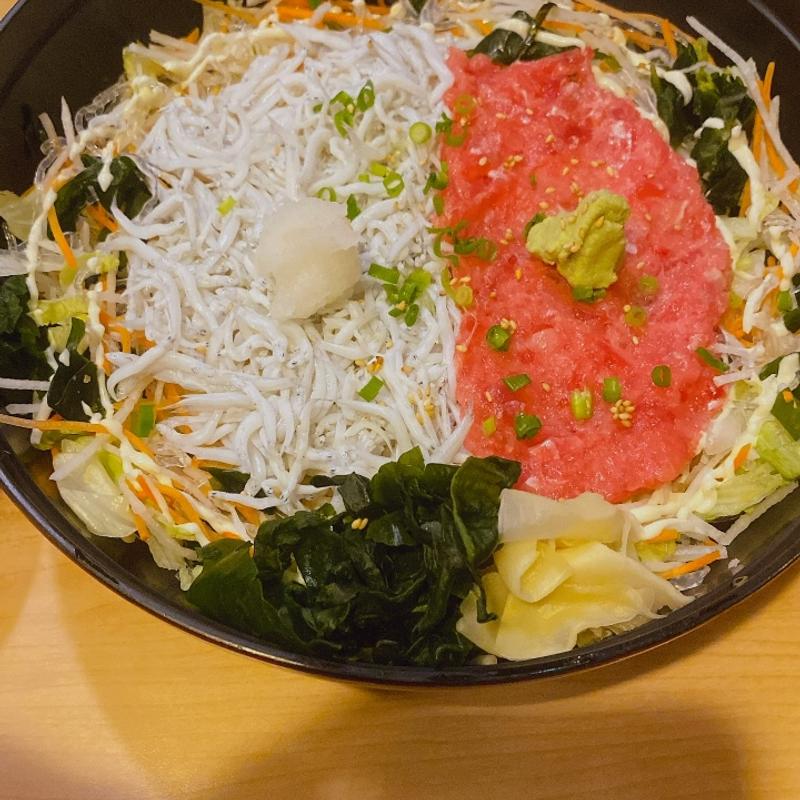 生しらす丼(とびっちょ 本店)