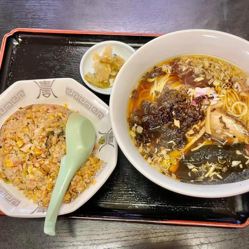 五目チャーハン焦がしねぎラーメン(長谷川食堂 )