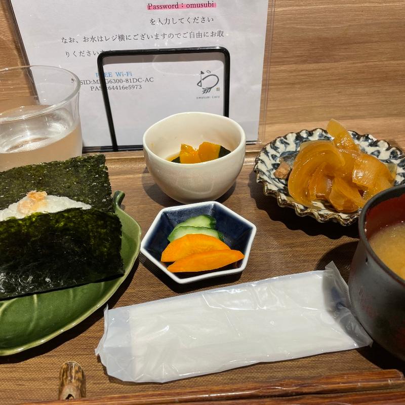 おむすび2個の一汁ニ菜セット(OMUSUBI CAFE)
