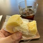 アイスコーヒーとロールケーキ
