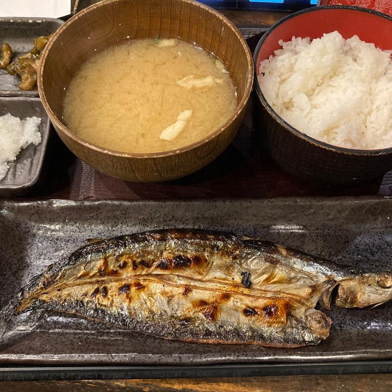 さんまの干物定食(炭火焼干物定食 しんぱち食堂 新宿店)