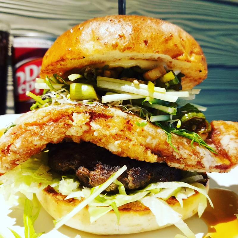 自家製油淋鶏バーガー(だるま珈琲)