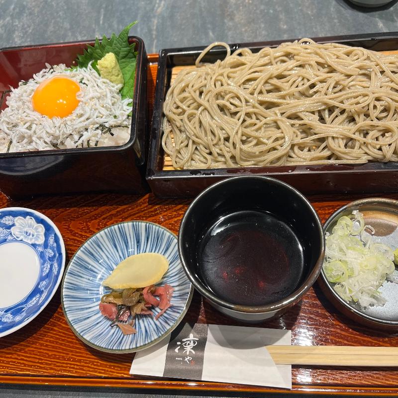 釜揚げしらすと冷たいお蕎麦(凜や ひばりヶ丘店)